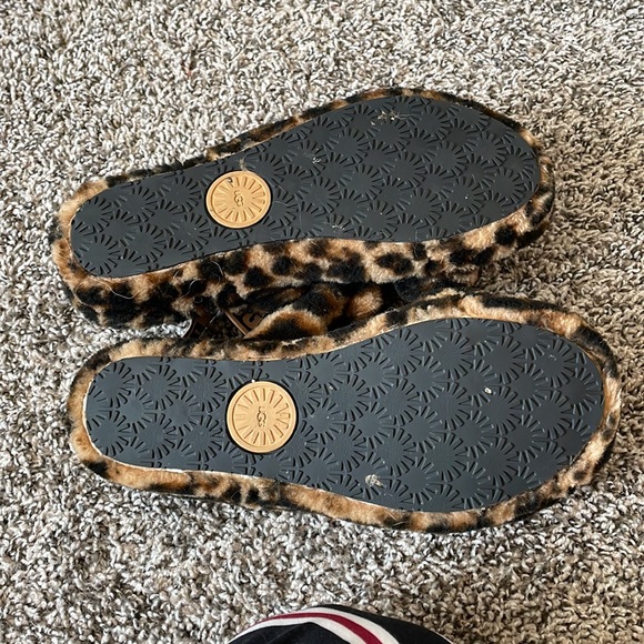 UGG leopard print sandal slippers - Picture 3 of 3